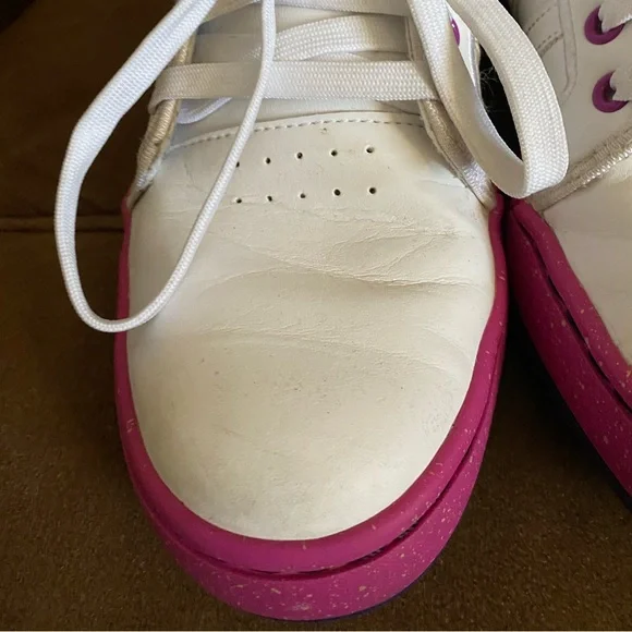 Adidas size men’s 9 in a 9/10 shape ! Men or women can wear them. - Picture 4 of 13